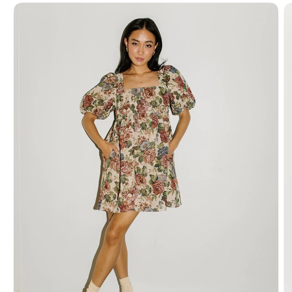 Never Worn, didn’t fit and they don’t accept returns. This dress fits a small